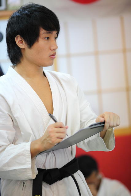 2009-10-11-Karate test 103 resize